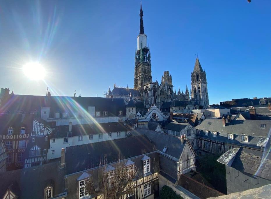 Sous Les Clochers De Rouen - Cathedrale Buitenkant foto